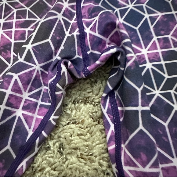Avocado Purple Space Geometric‎ Capri Leggings Women’s Size Medium/Large Workout - Picture 7 of 16